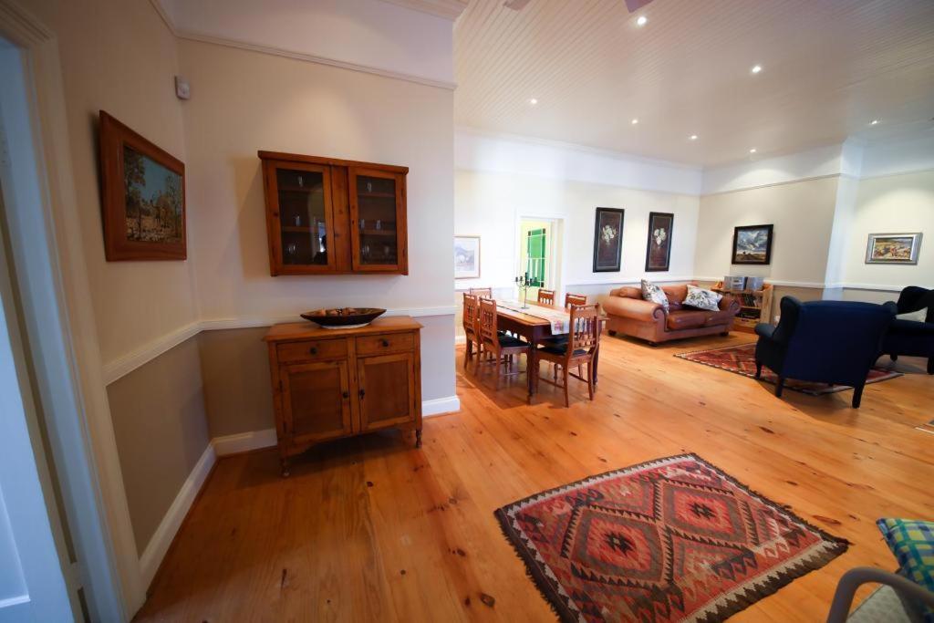 Catswhiskers Apartment กราฟฟ์-เรเน็ต ภายนอก รูปภาพ